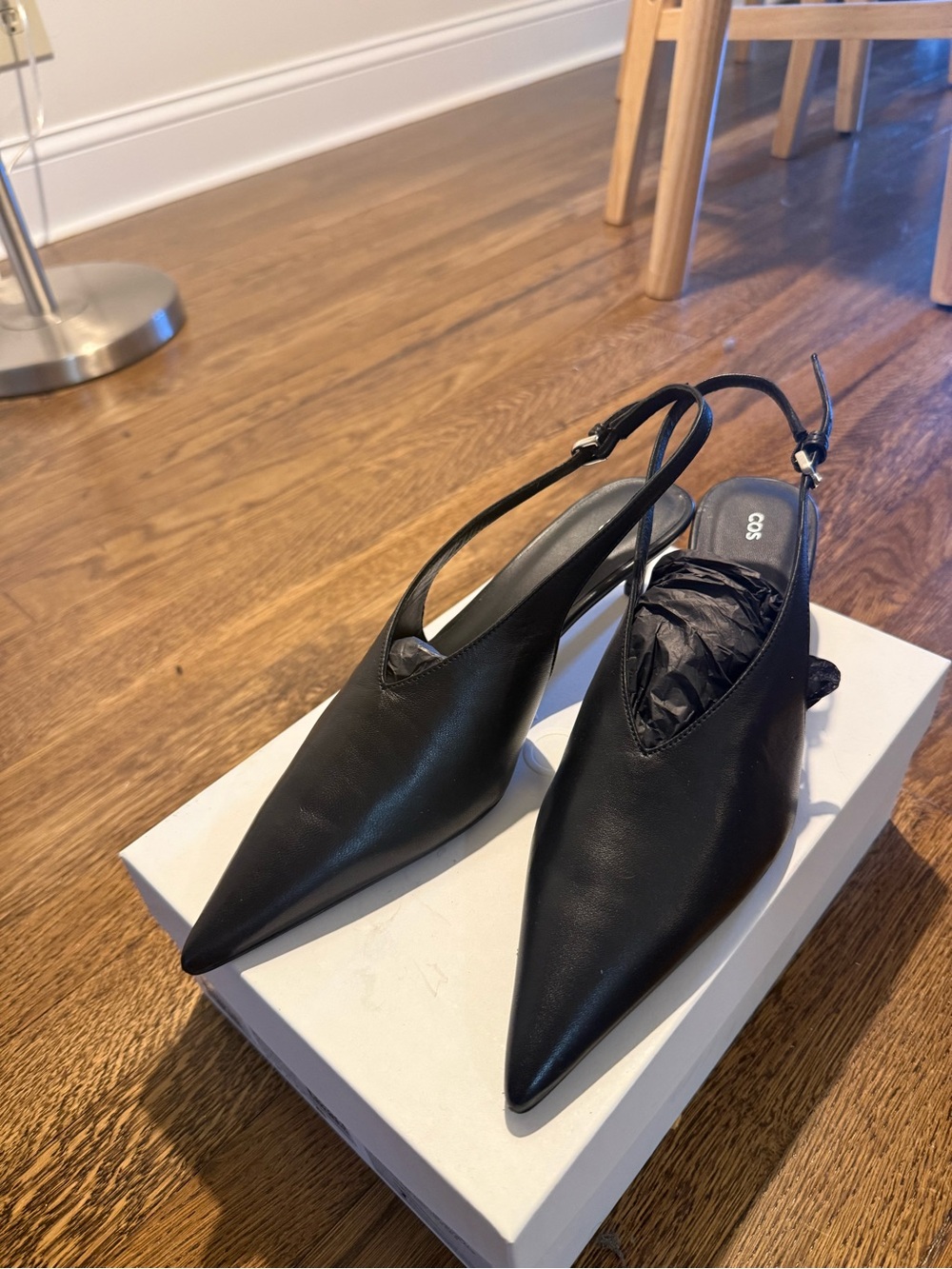 COS- POINTED LEATHER BLACK SLINGBACK KITTEN HEELs, size 9 high vamp, point toe
